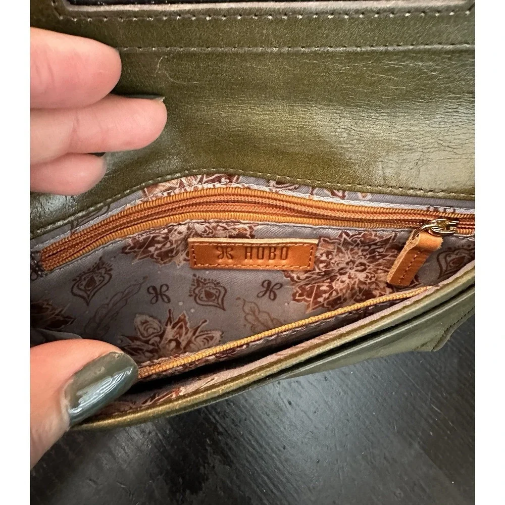 ~HOBO INTERNATIONAL Purse Green‎ Leather Slim Crossbody Organizer Purse